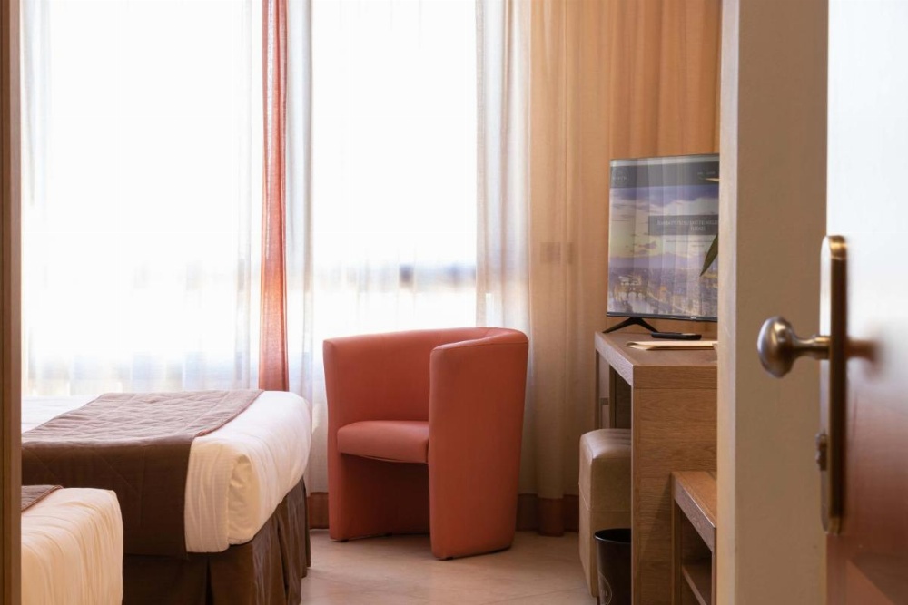 Room image 4