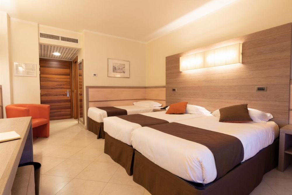 Room image 3