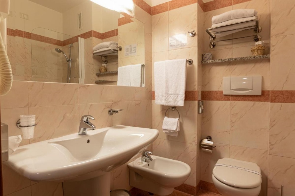 Room image 4